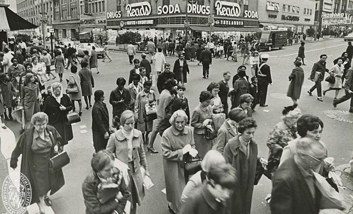 SVF Howard Street shoppers. Baltimore--Streets.